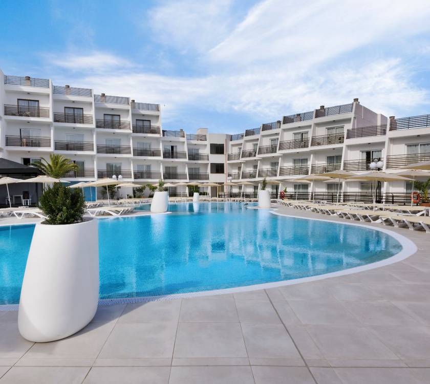 Piscina Hotel Palmanova Suites by TRH Magaluf