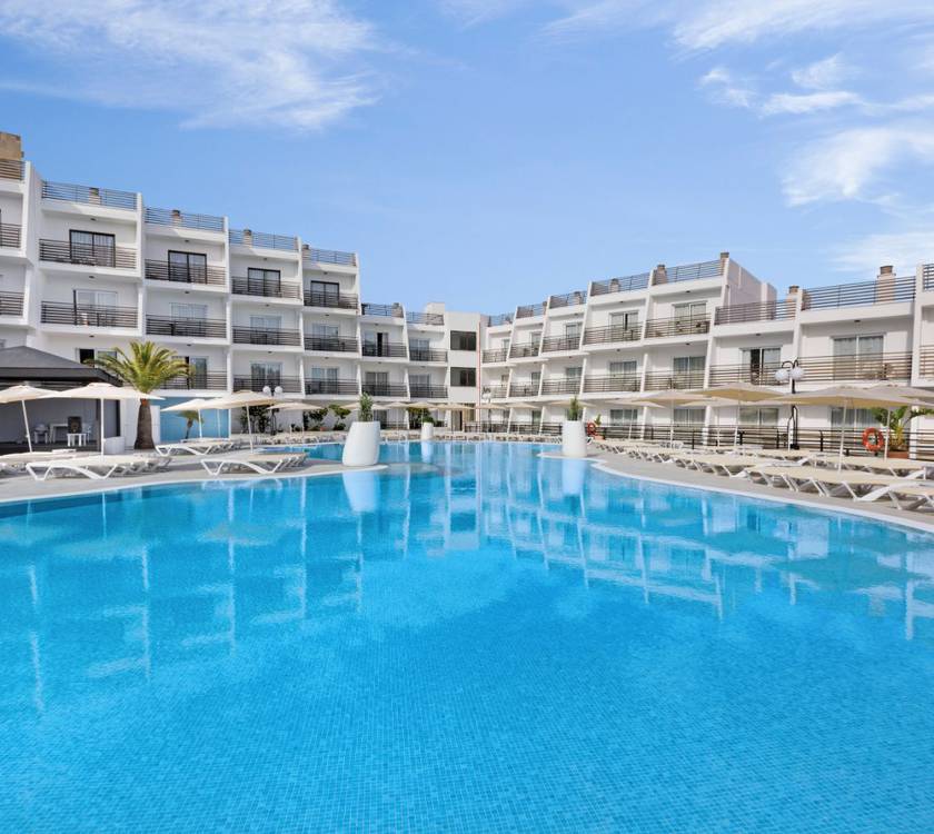 Piscina Hotel Palmanova Suites by TRH Magaluf