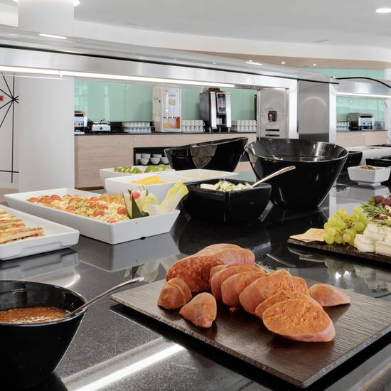 Desayuno buffet Hotel Palmanova Suites by TRH Magaluf